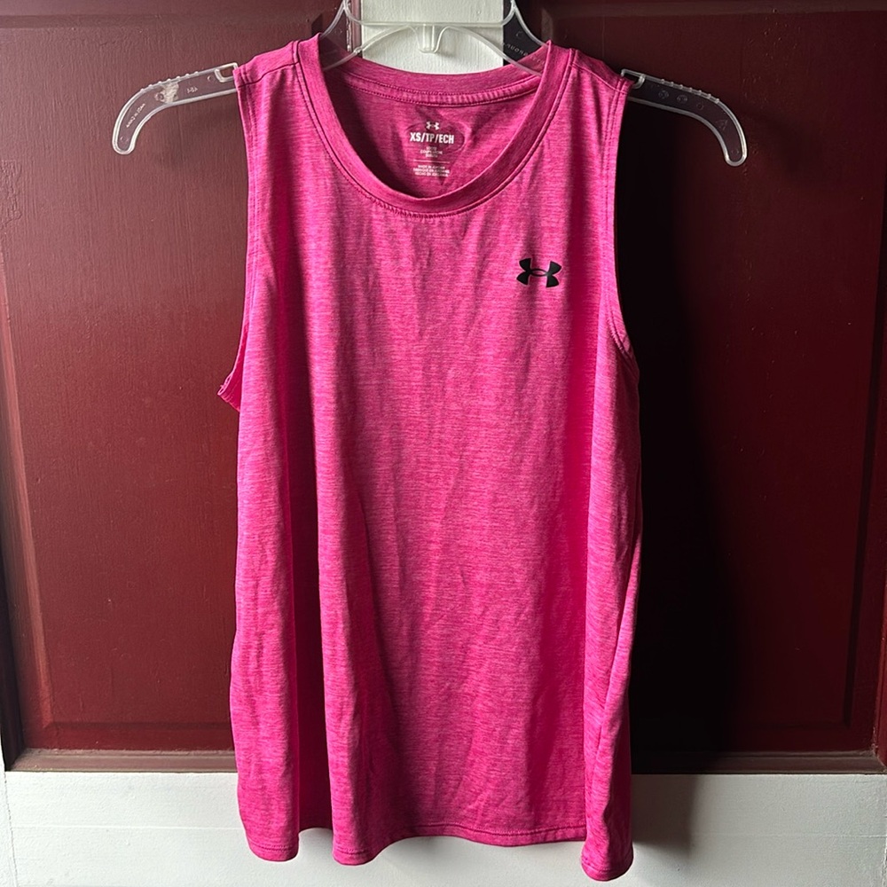 Under armor women’s loose fit tank top ￼XS